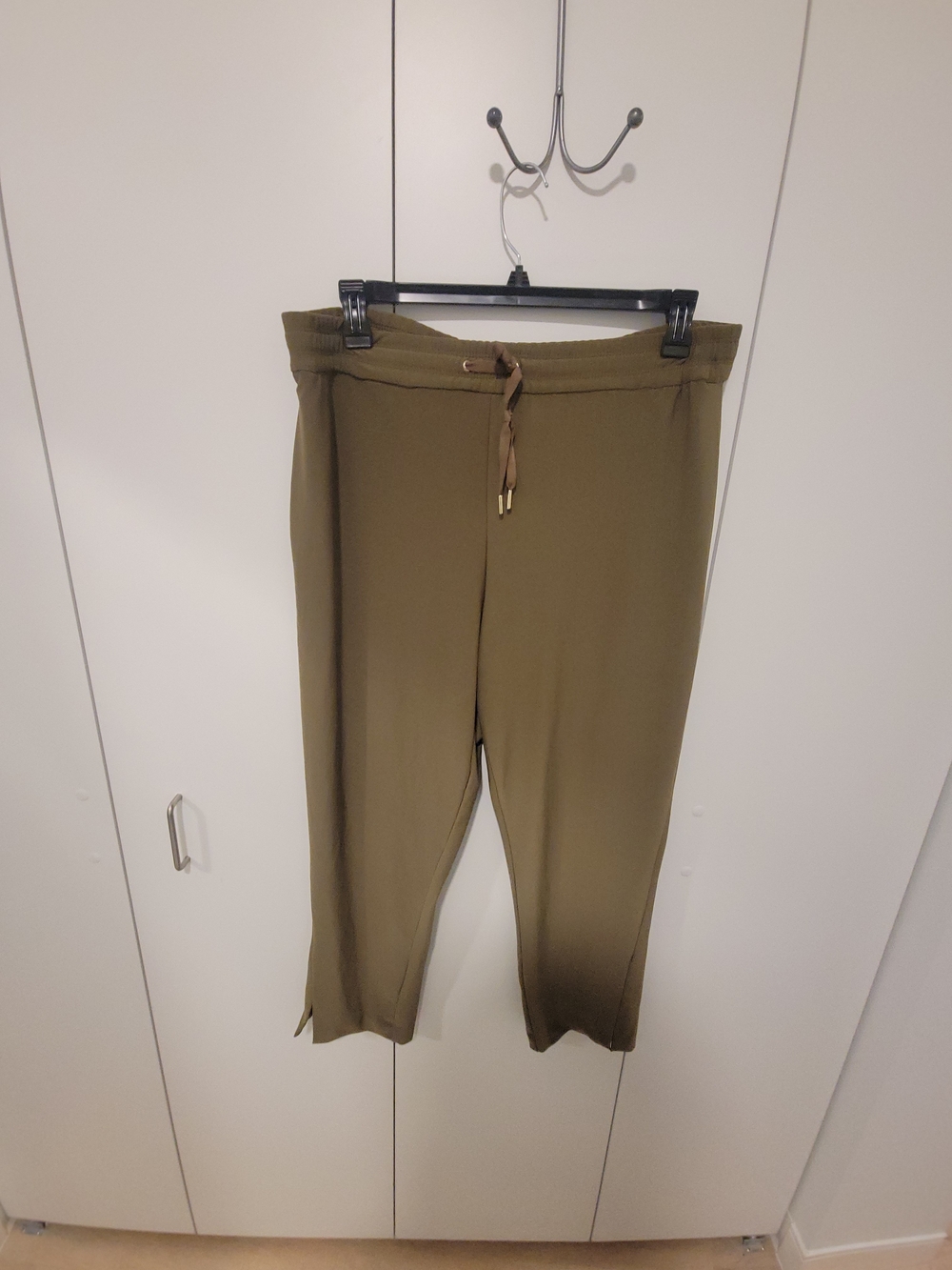 Joie Olive Cargo-Style Trousers